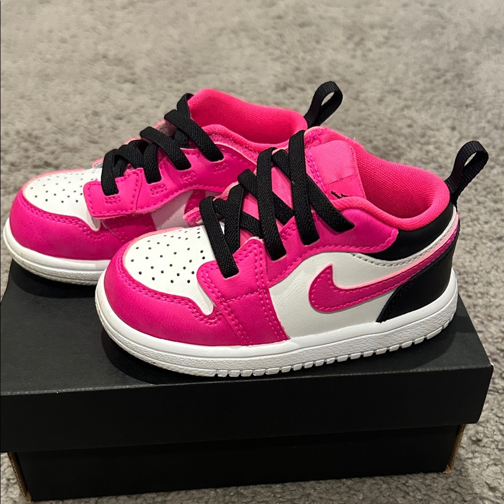 Nike Kids Hot Pink, White & Black Low-Top Jordan Sneakers